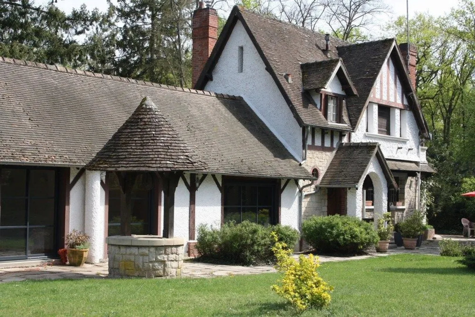 Les Enclos Bed and Breakfast