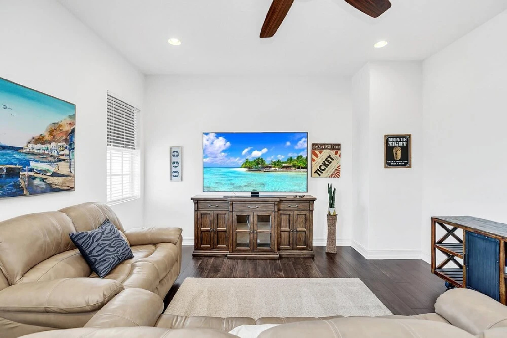 Upscale Private Home 10-min Walk to Canova Beach