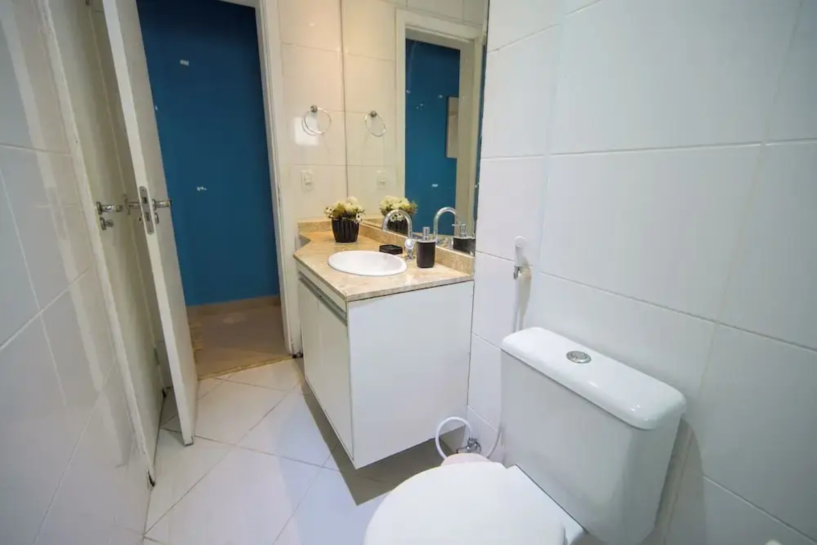 Apto pet Friendly c Churrasqueira a 100m da Praia