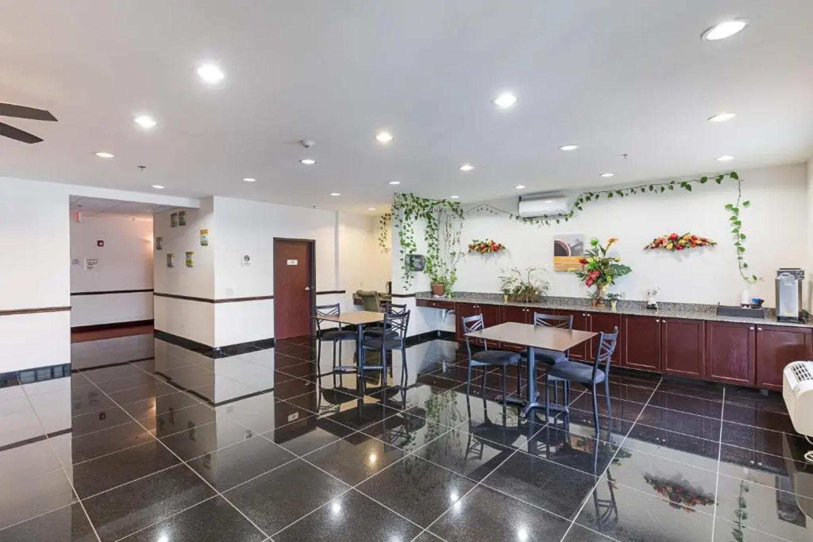 Budget Inn and Suites