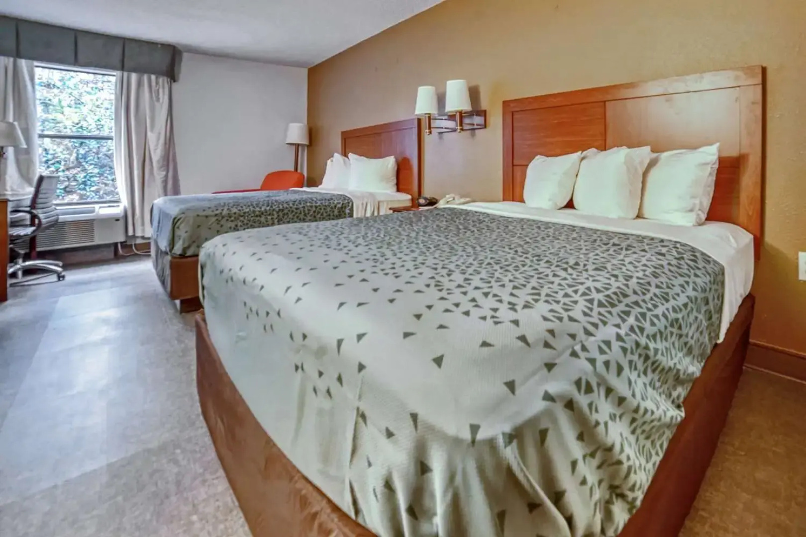 Econo Lodge Raleigh near Walnut Creek Amphitheatre