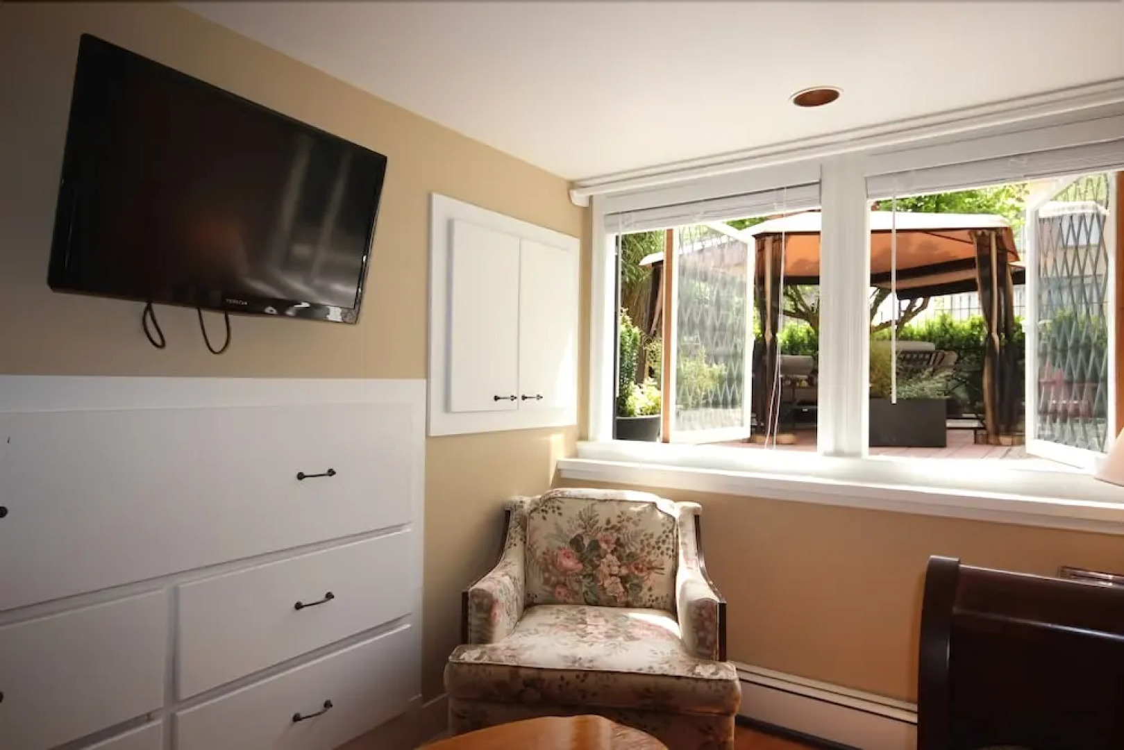 English Bay Inn Bed and Breakfast