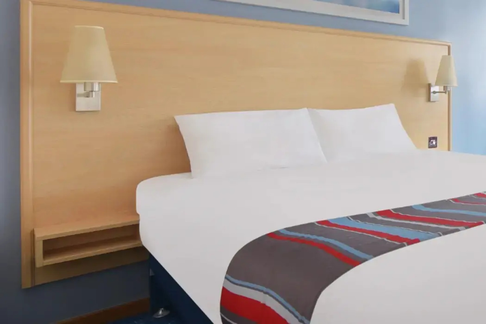 Travelodge Swansea M4