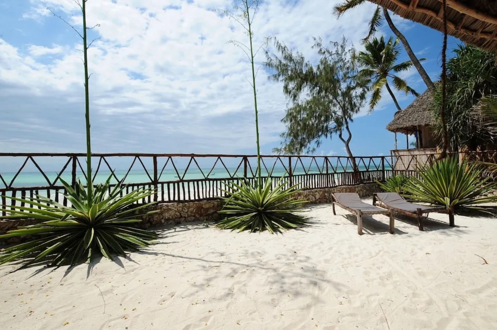 Beachfront Villa Patti ZanzibarHouses