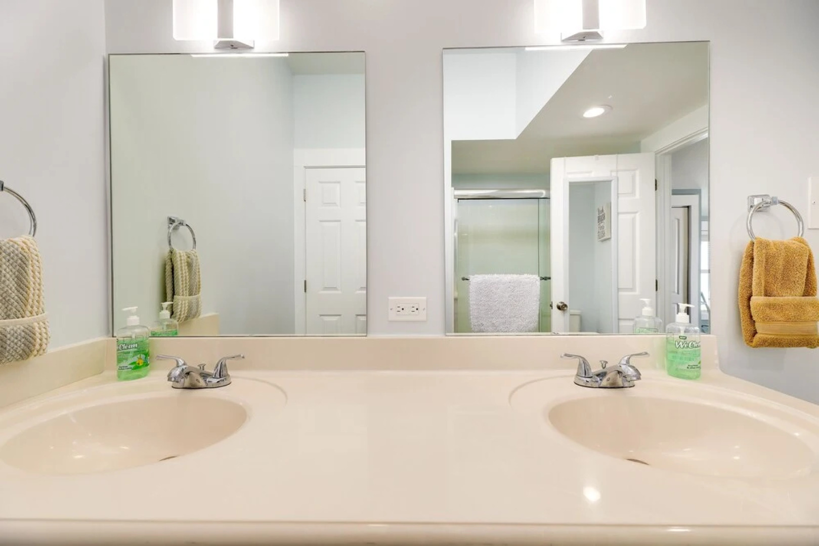 Emerald Isle Retreat - Steps Away From Beach!