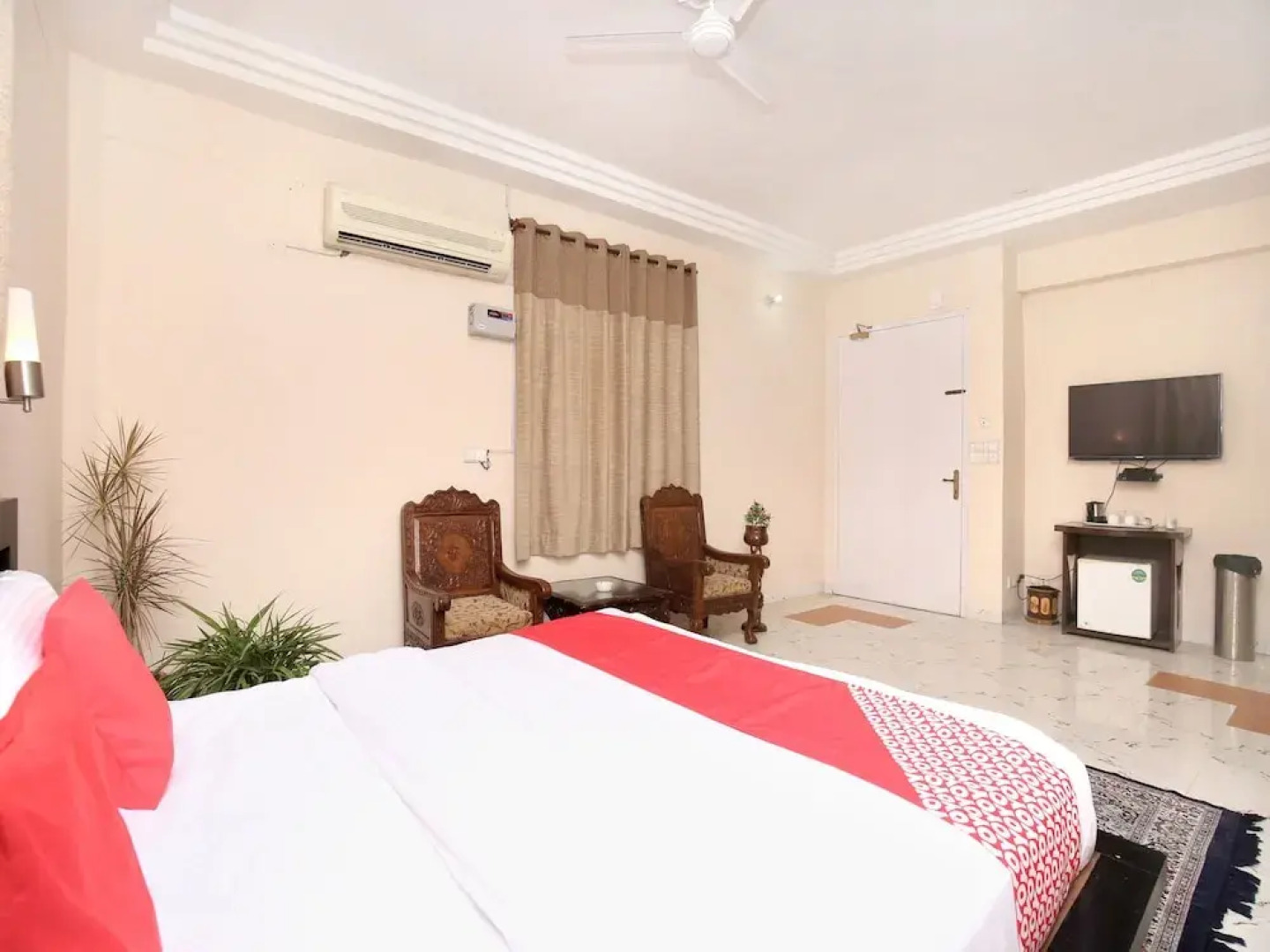 OYO 15710 Hotel Vikrant