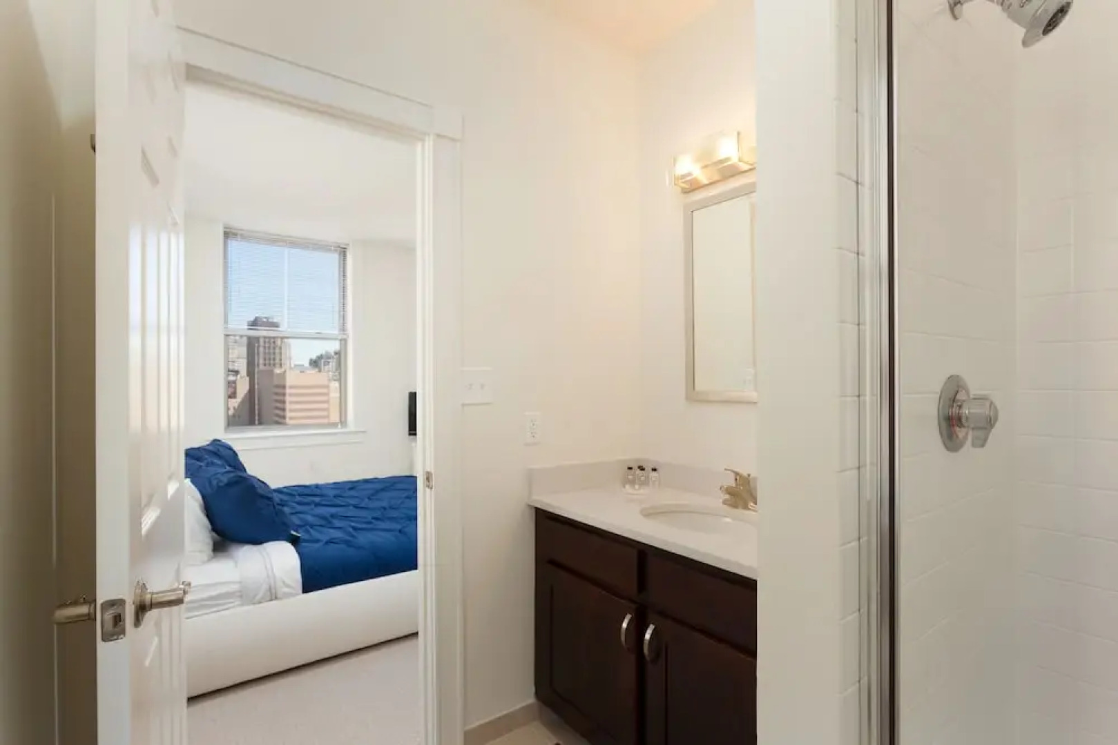 Downtown LA Fully Furnished Apartment