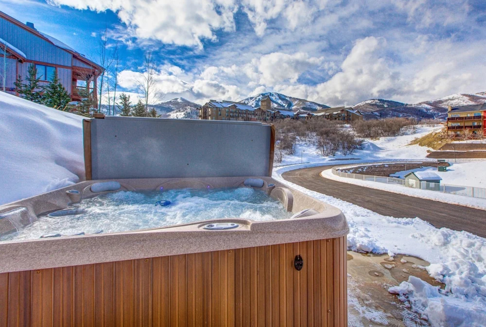 3br W/ Balconies, Hot Tub & Views - Near Gondola 3 Bedroom Townhouse