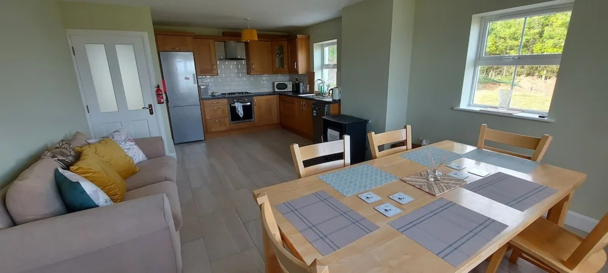 Bantry - House - Sleeps 6 - Sea Views - Parking