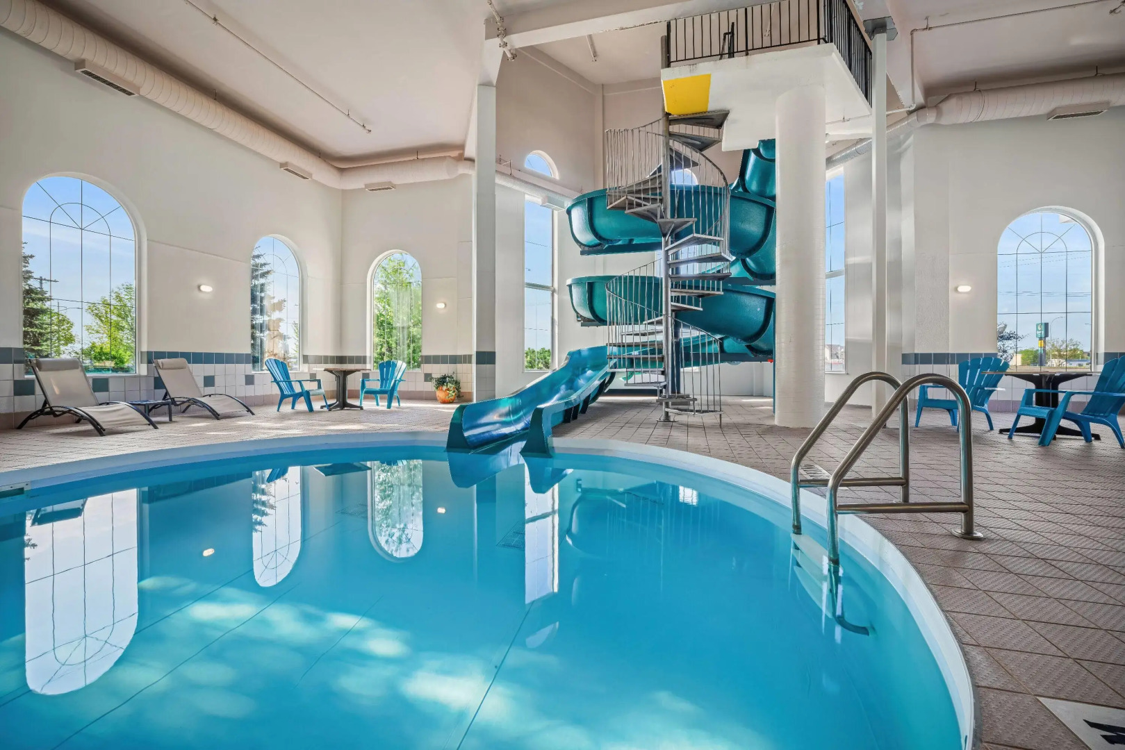 Days Inn & Suites by Wyndham Winkler