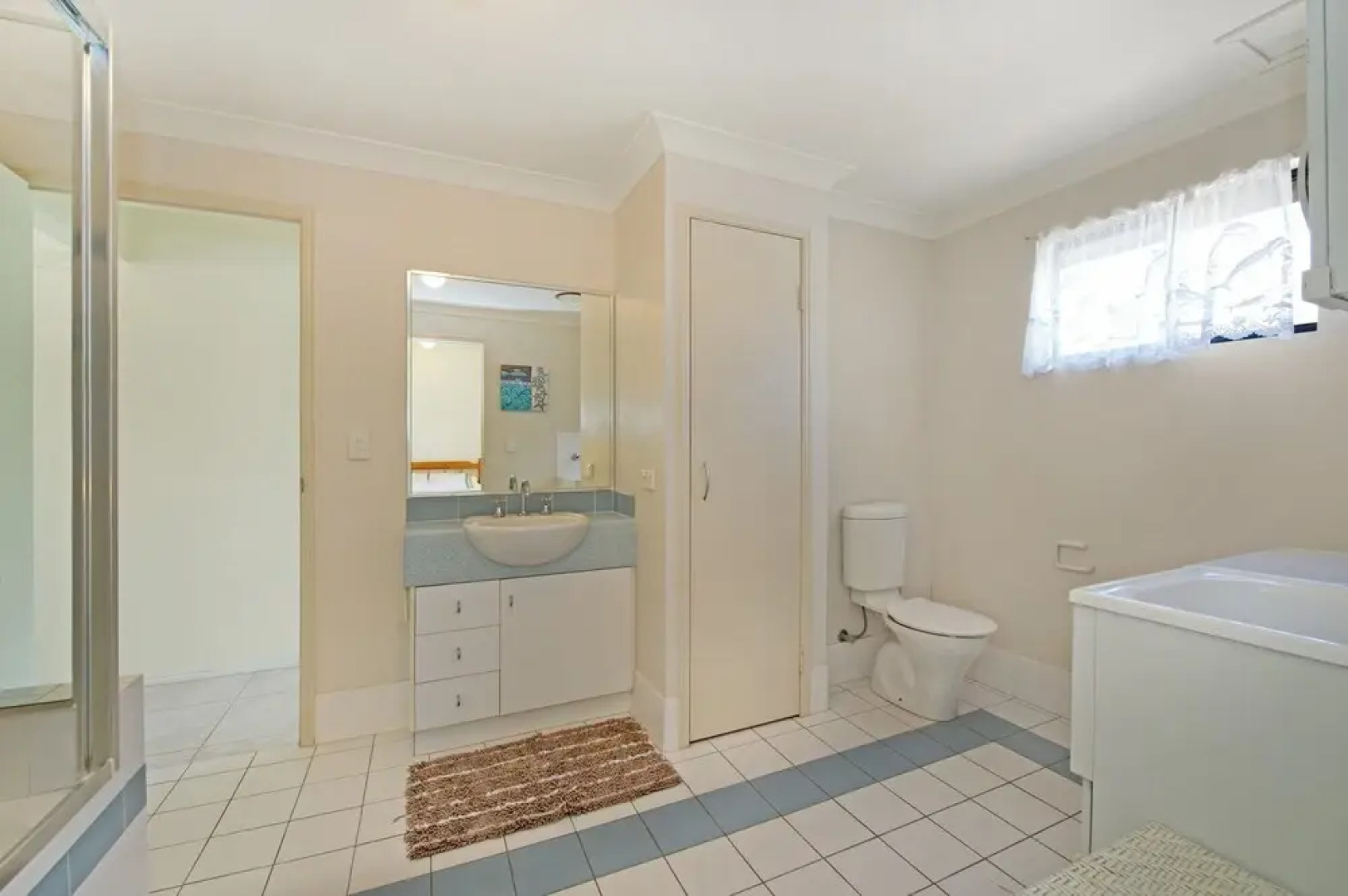 Quiet location across from waterfront - South Esp, Bongaree