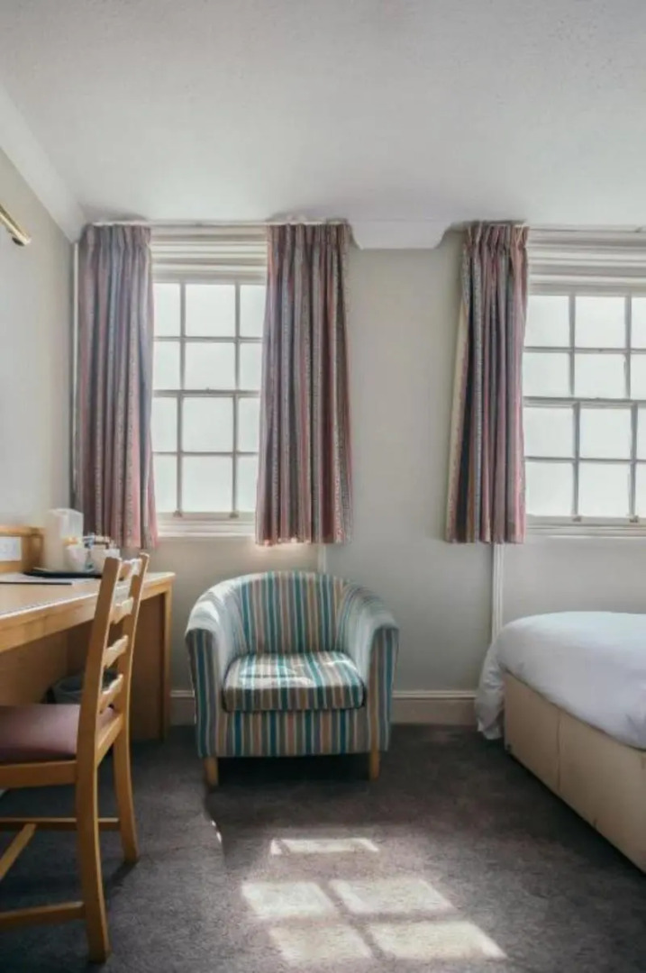 Royal Hotel, Bar & Grill