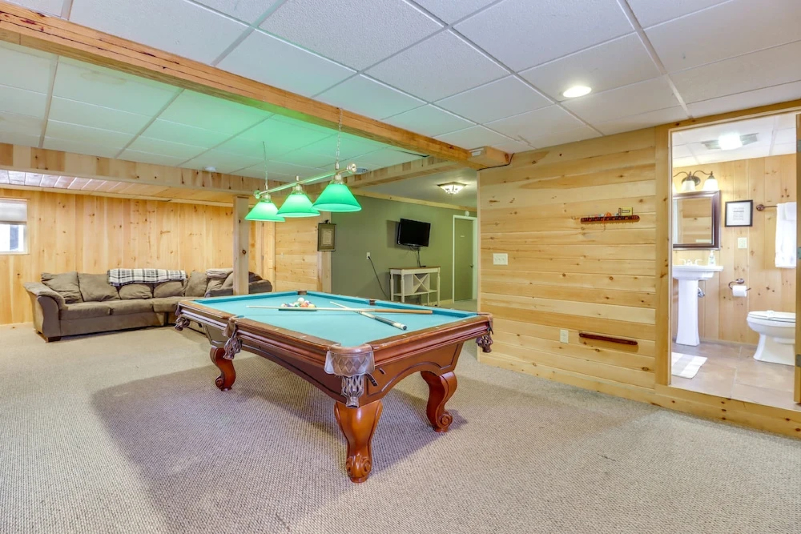 Private Hot Tub & Fire Pit: Log Cabin in Blakeslee