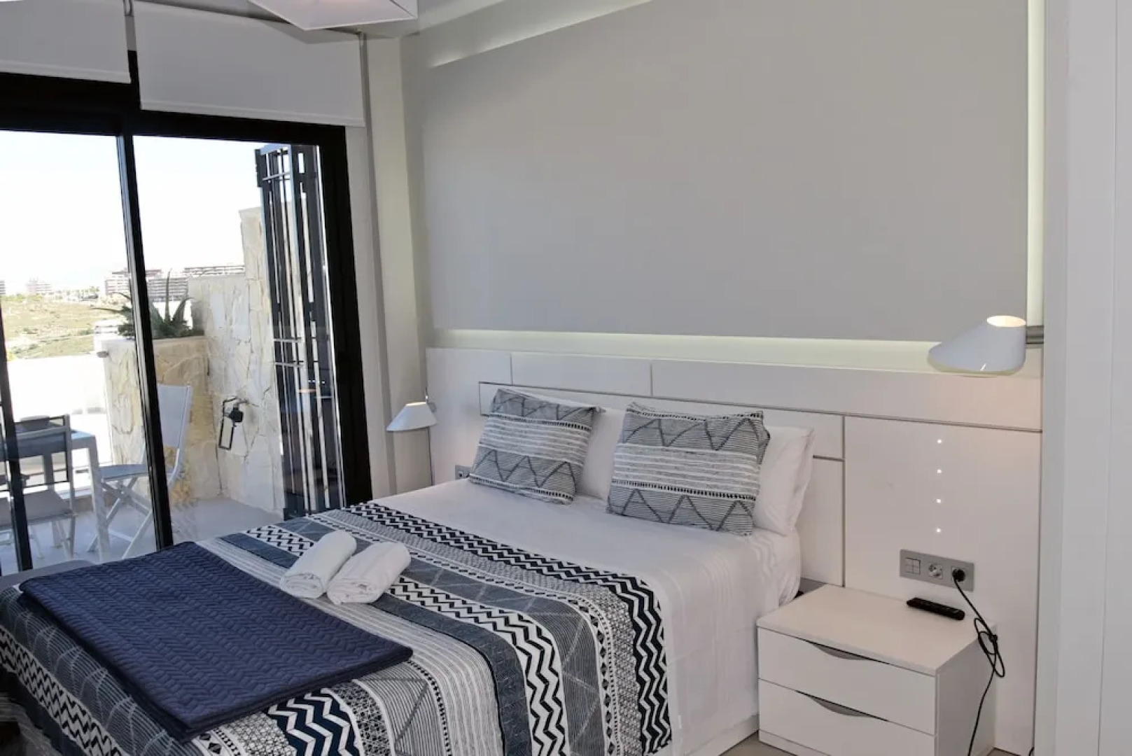 Luxury Apartment on the Beach with Pool 6