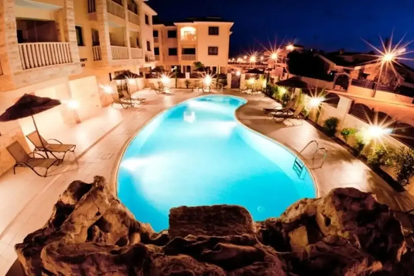 Private Roof Top Terrace Overlooking Pool in Pyla