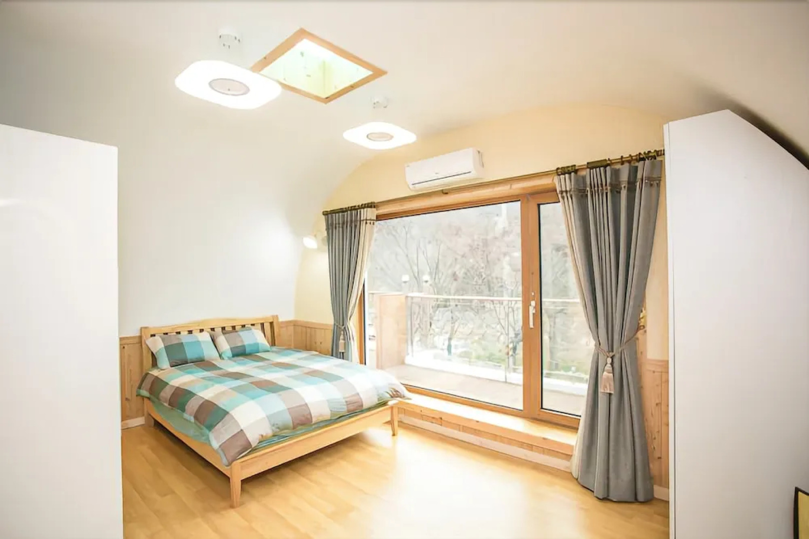 Geumsan Forest White Castle Pension