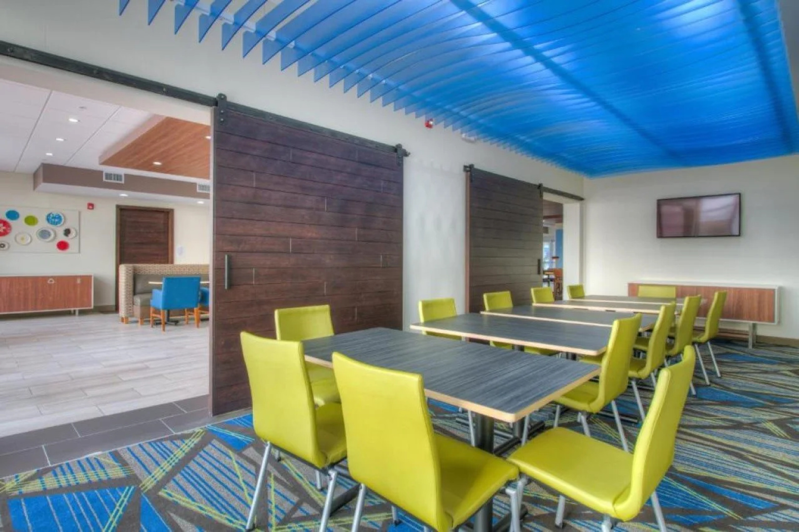 Holiday Inn Express & Suites Remington by IHG