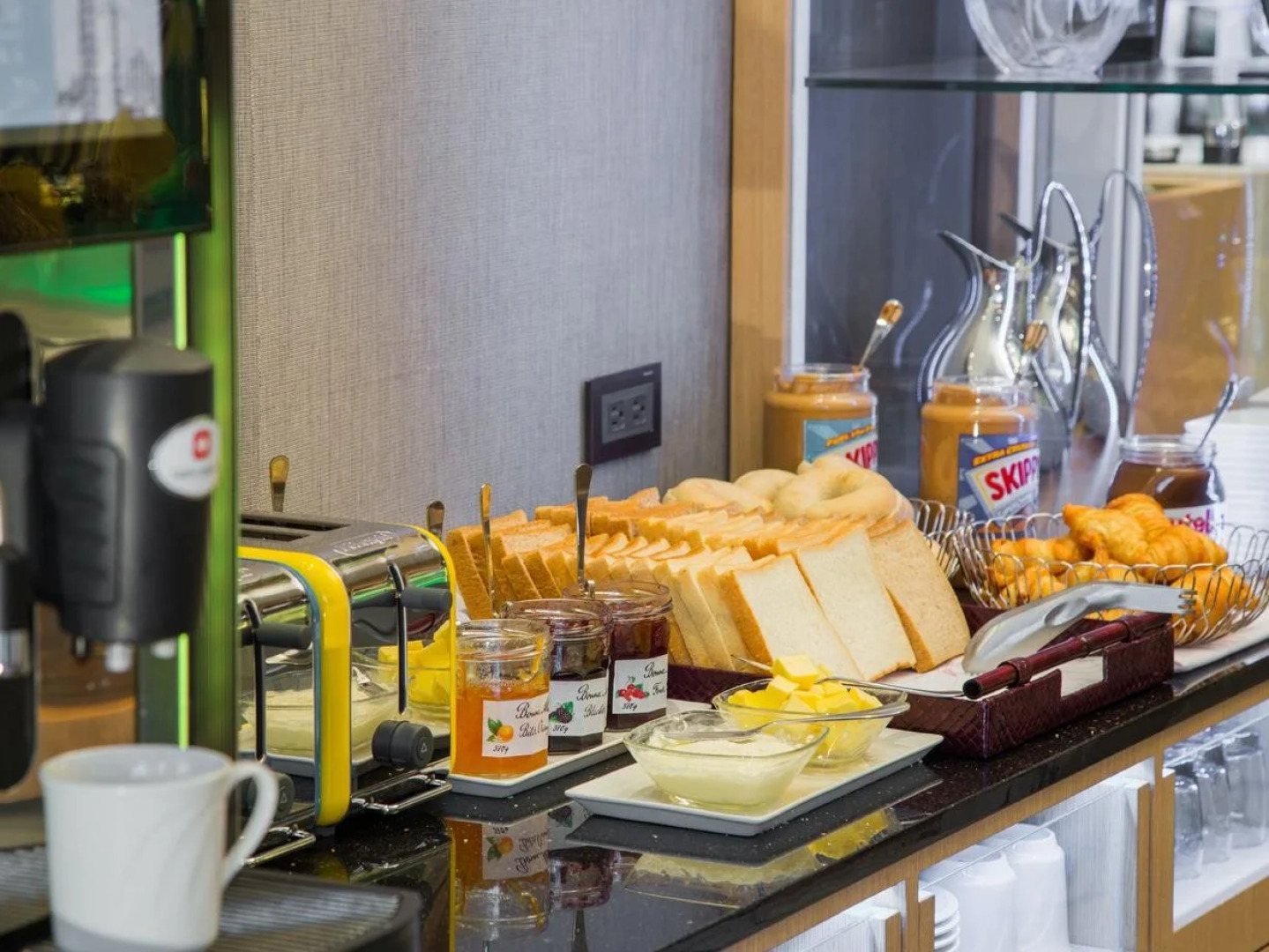 Lacle Hotel - Luzhou Taipei