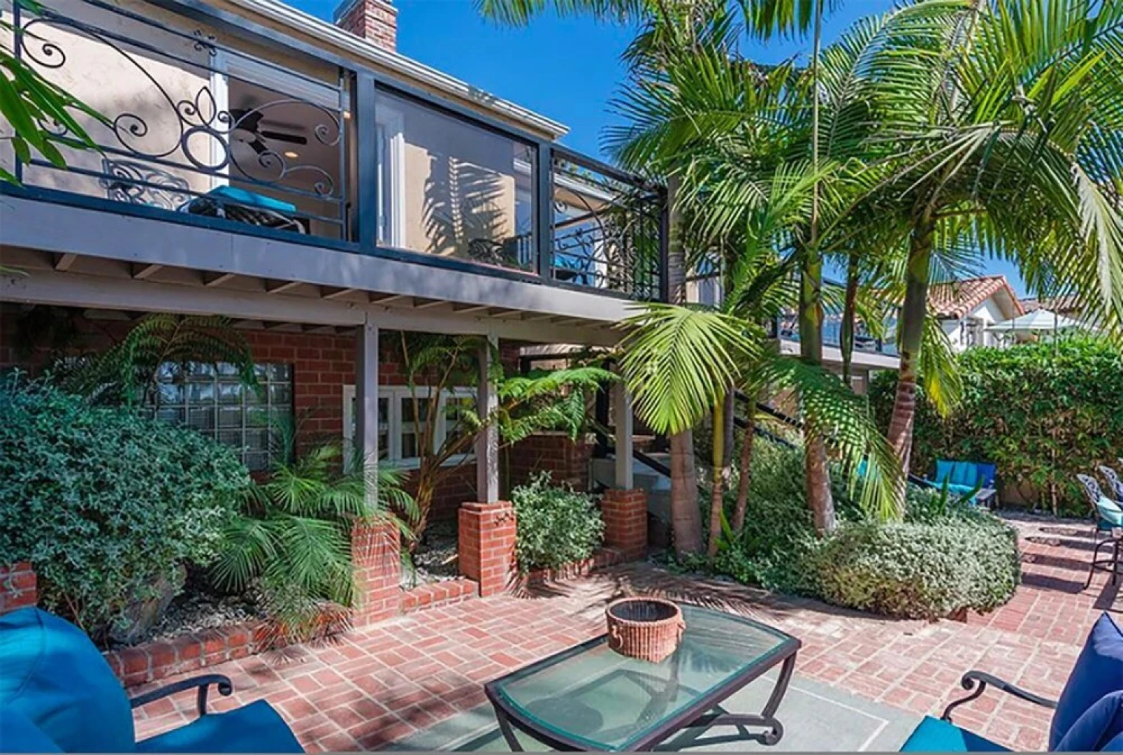 PCH 7 in Malibu With 3 Bedrooms and 2 Bathrooms
