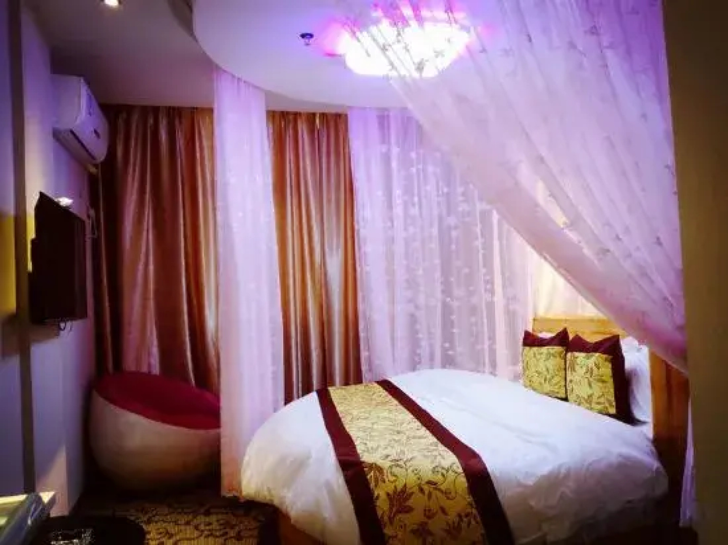 Q+ Treasure Palace Hotel