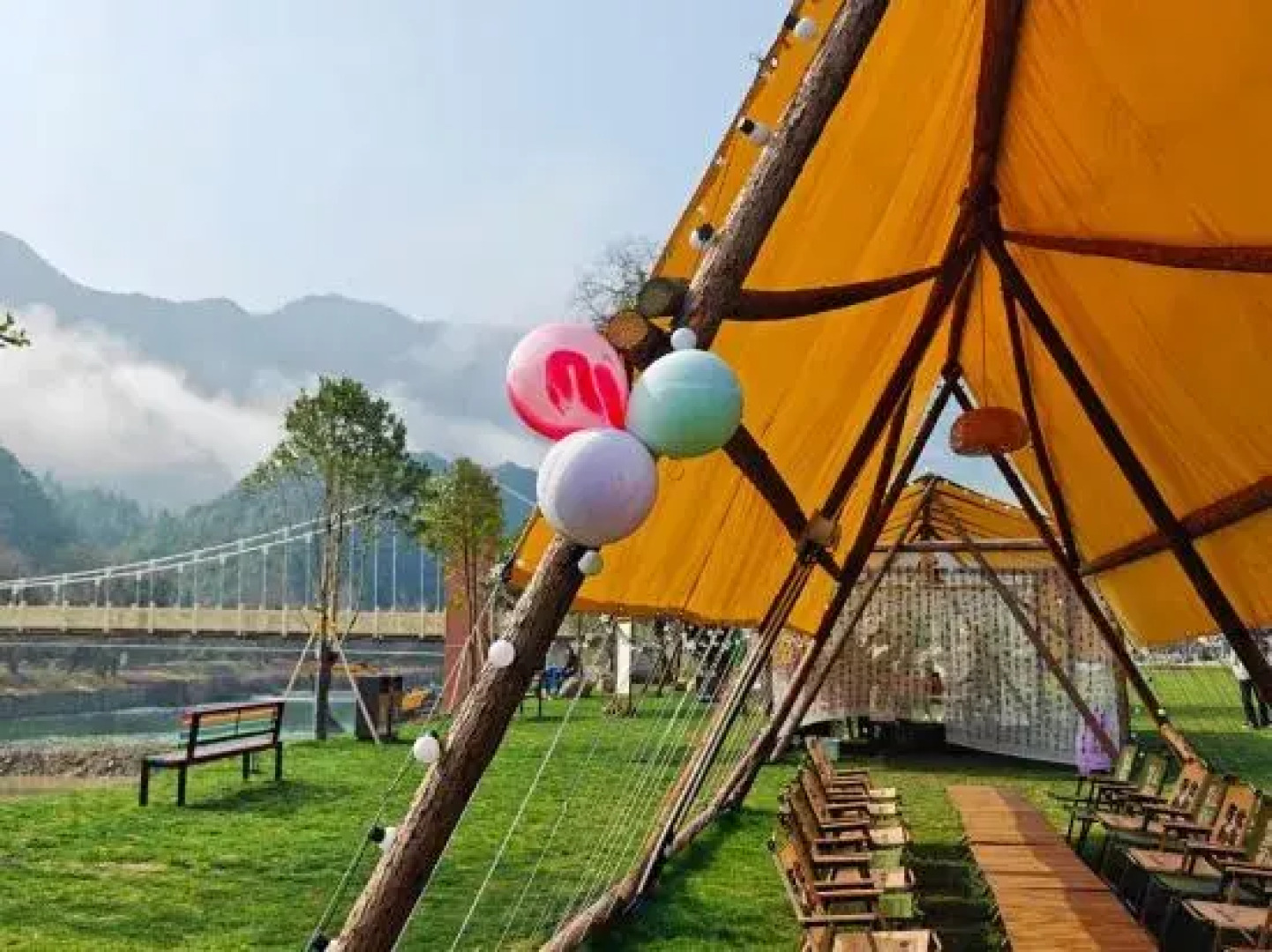 Selenium-themed Inn In West Huangshan City