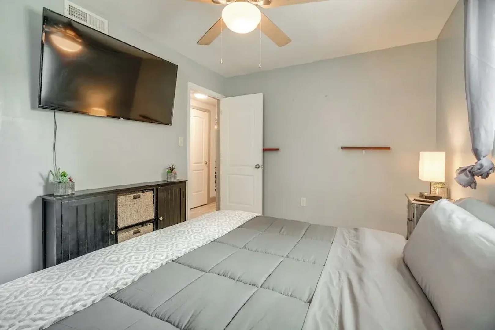 Family-friendly Leland Home w/ Patio & Grill