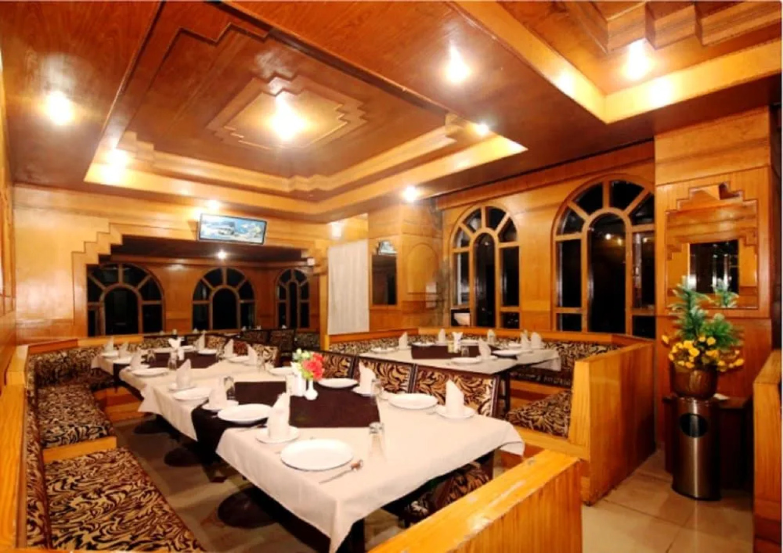 TIH The Grand Him Queen