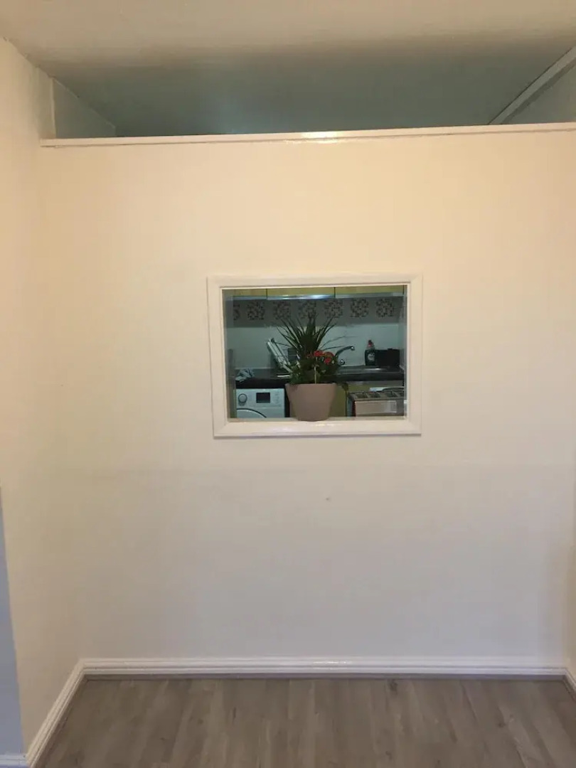 Gatwick Apartments, Direct Link to London