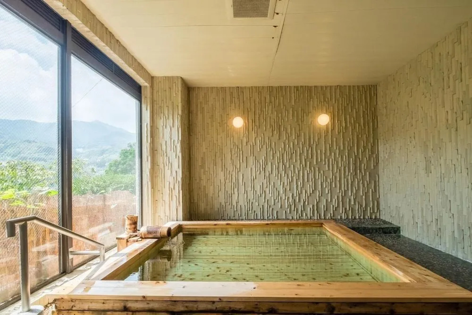 Yugawara Onsen Apolosou