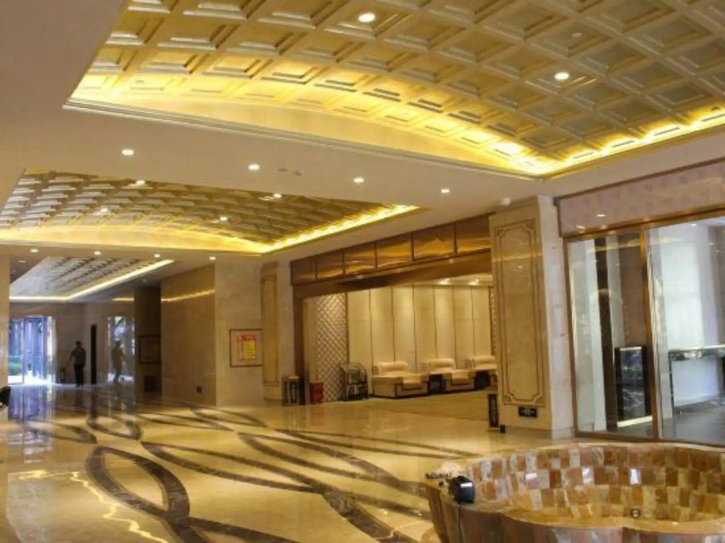 Huafeng Peacock Lake Hotel & Resort