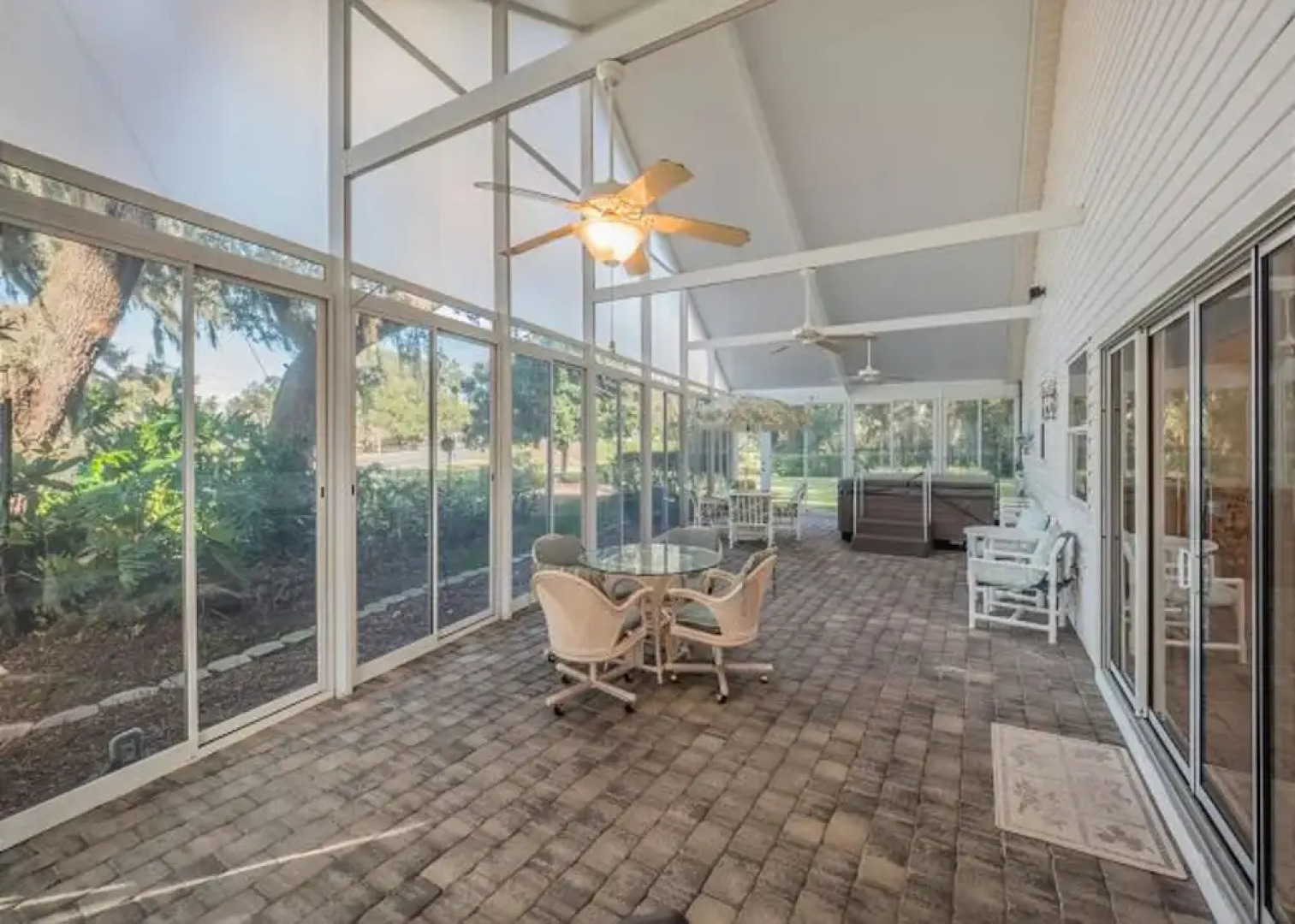 Carolina Court 1311 by White Pelican VR