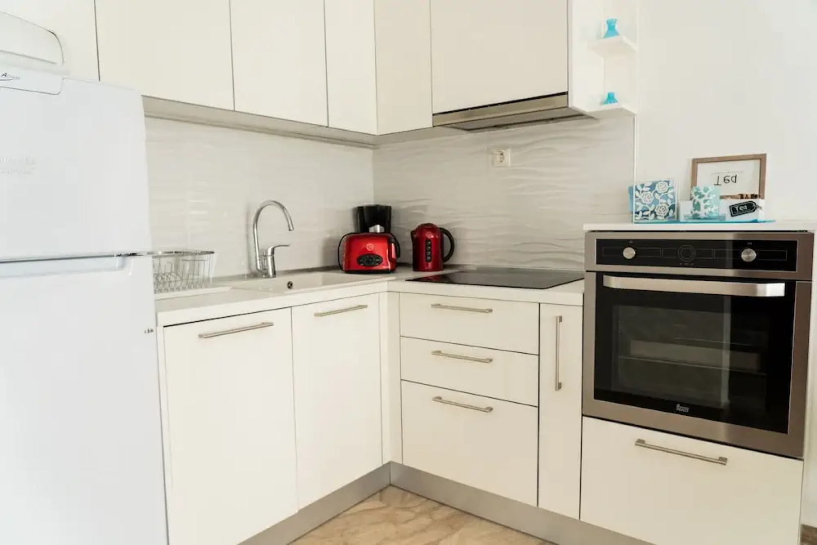 Zennova Aelia Apartments 6