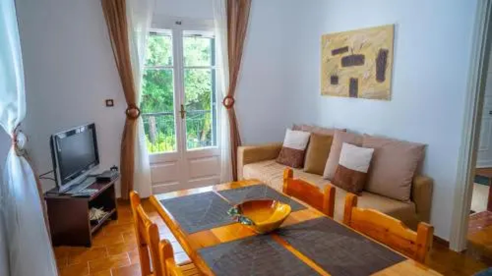 Zeus Pool Apartments