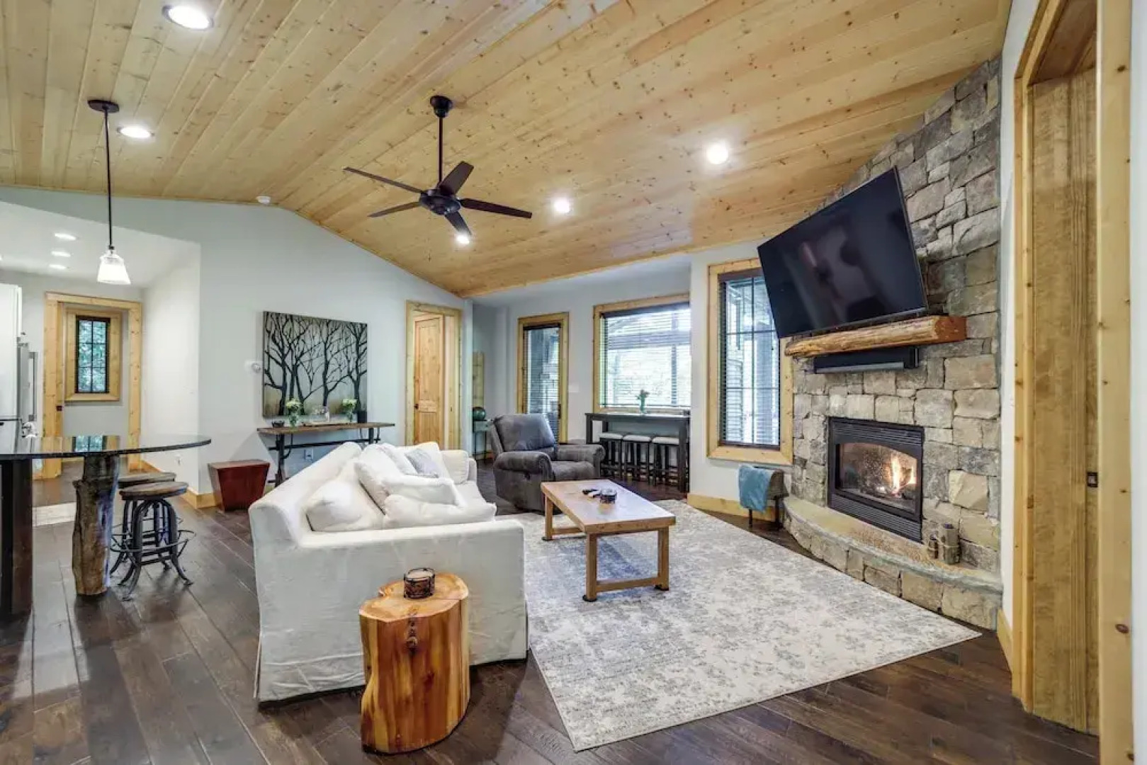 Grill + Water Views: Chinquapin Resort Home