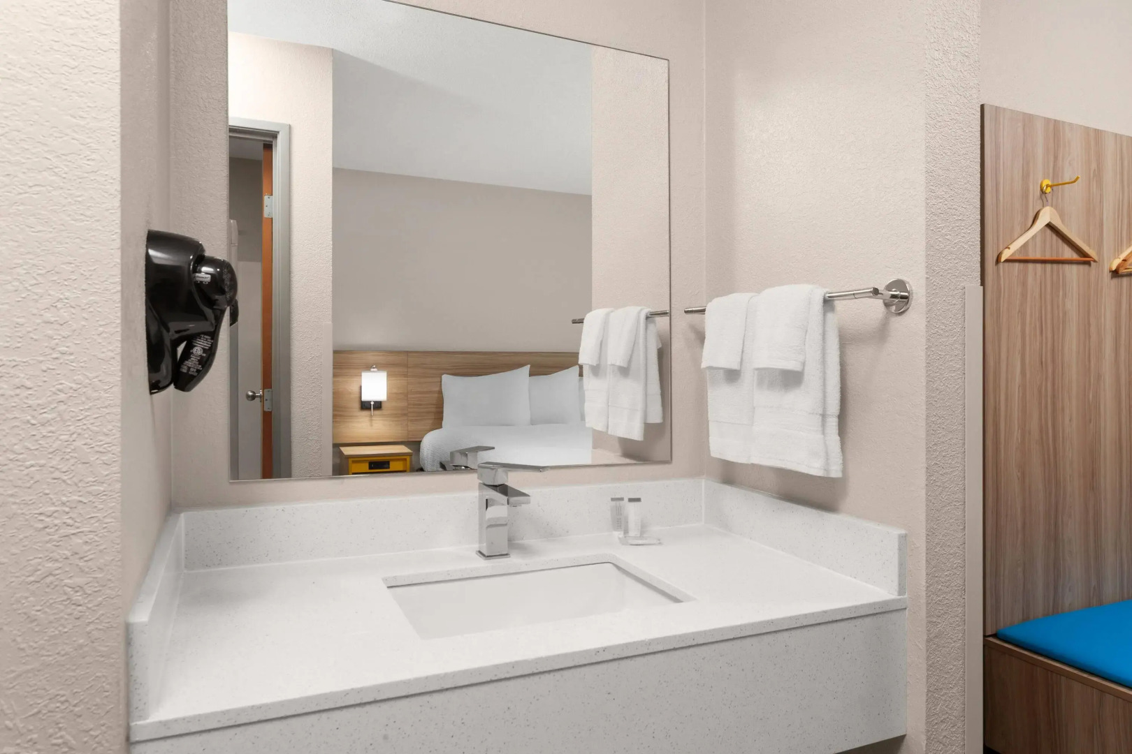 Days Inn by Wyndham Eagle River