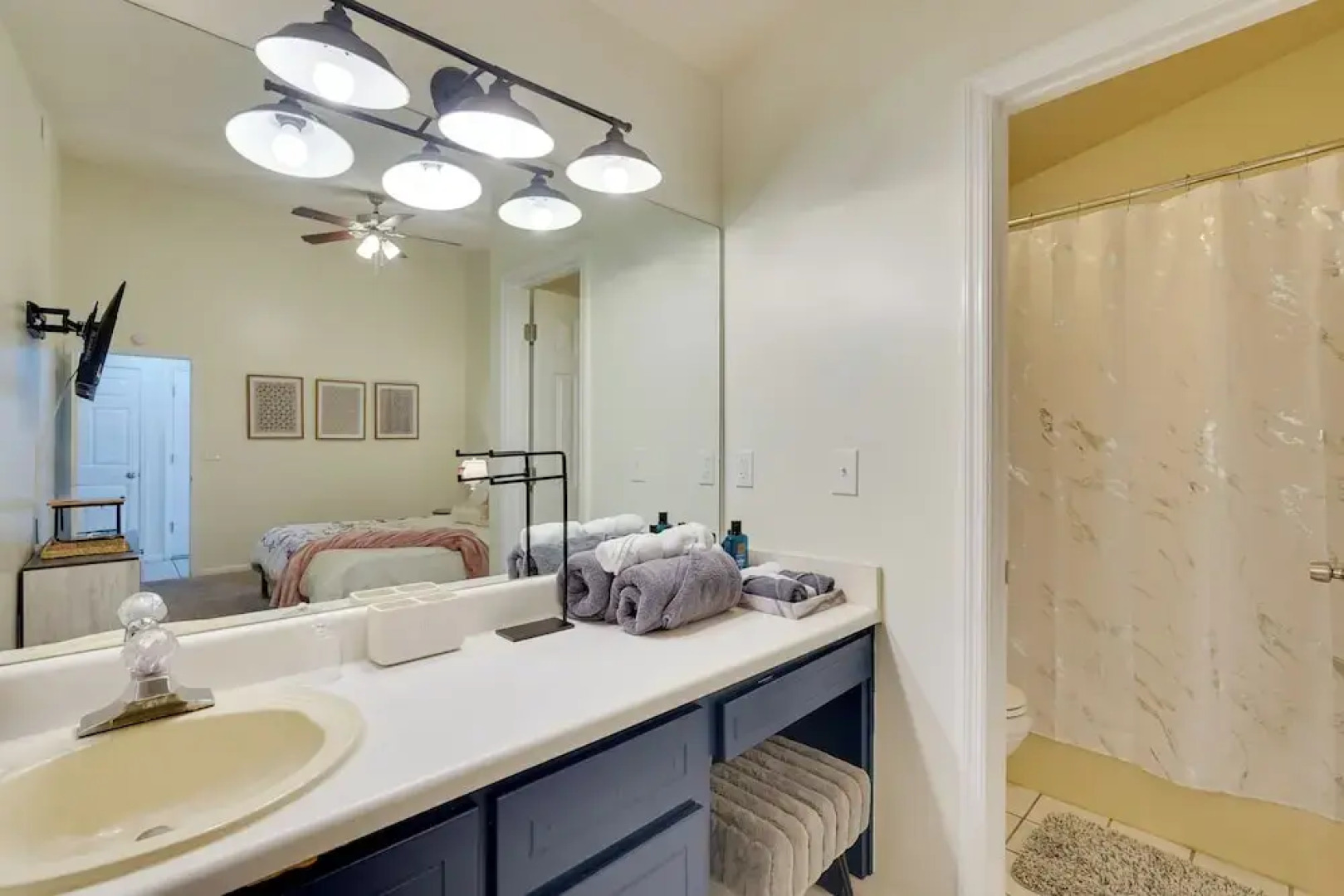 Relaxing Lynn Haven Escape w/ Screened Porch!