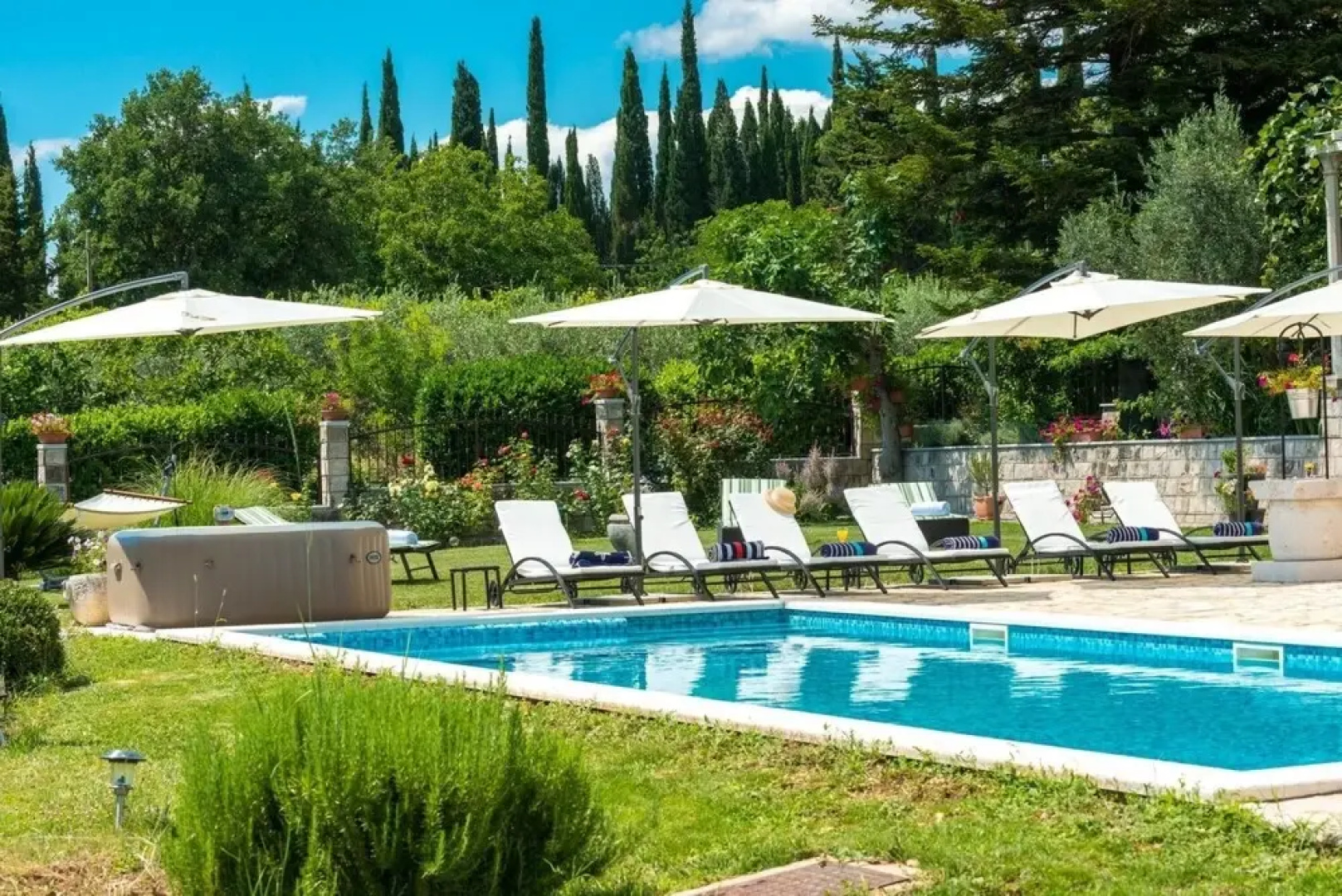 Villa Thousand Roses - Four-bedroom Villa With Terrace and Swimming Pool ID Direct Booker 7164