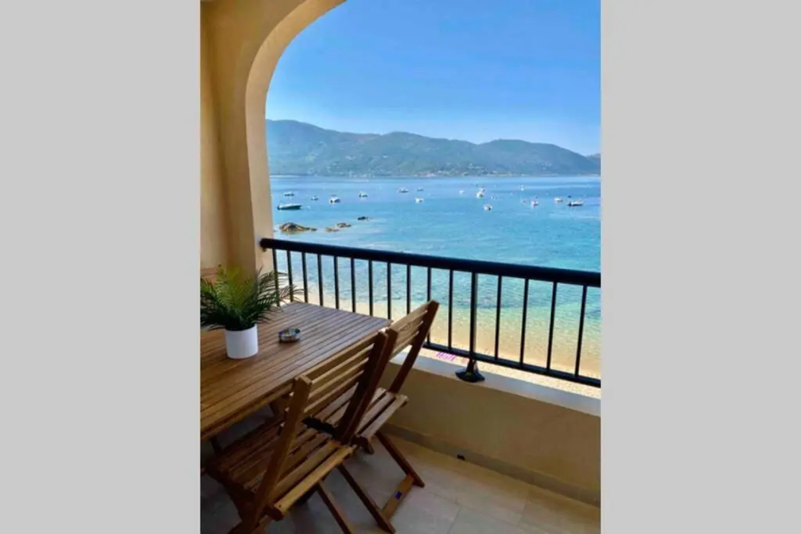 Appartement 3 pers sur la plage, accès direct mer