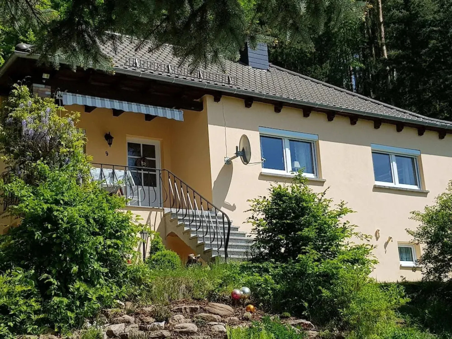 Cozy Holiday Home in Sachspfeife with Sun Terrace