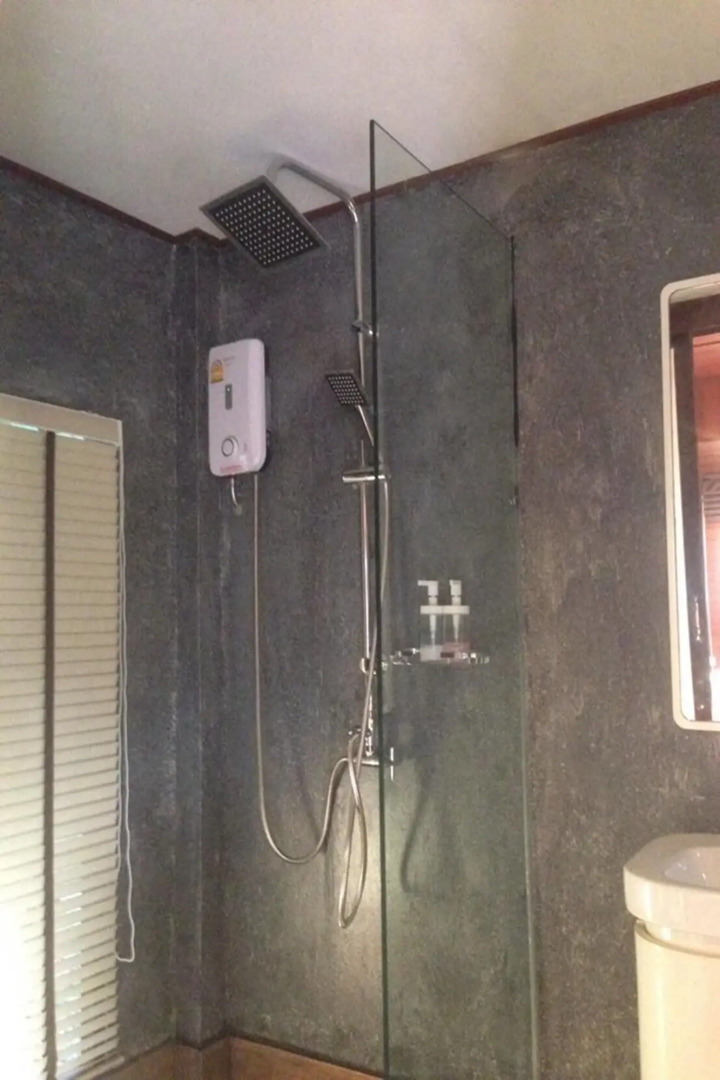 Check In & Chill Out Laem Sok Pier