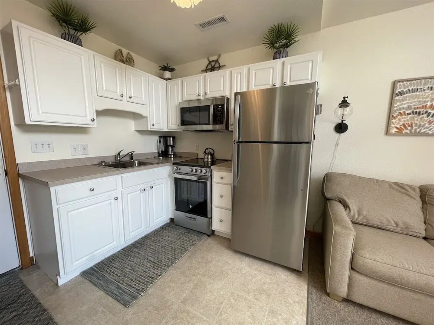 38 Piece Of Heaven Studio Bedroom Condo by RedAwning