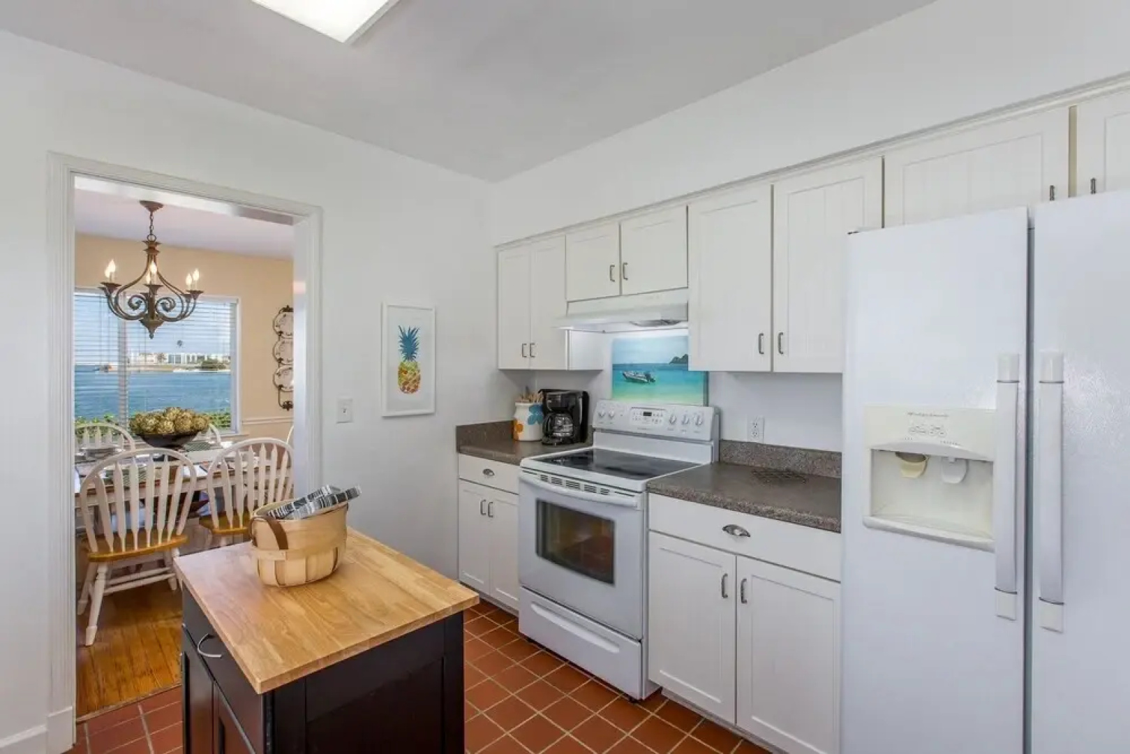 Treasured Times Beach House 3 Bedroom Home by RedAwning, Clearwater Beach