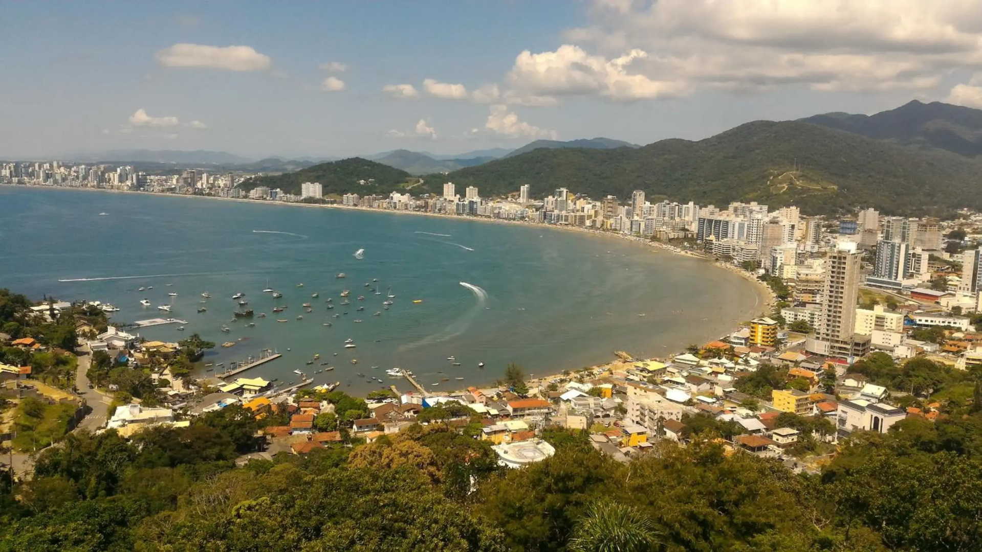 Apartamento 3 quartos e 3 sacadas de frente para o mar com visão panorâmica de toda praia de Itapema