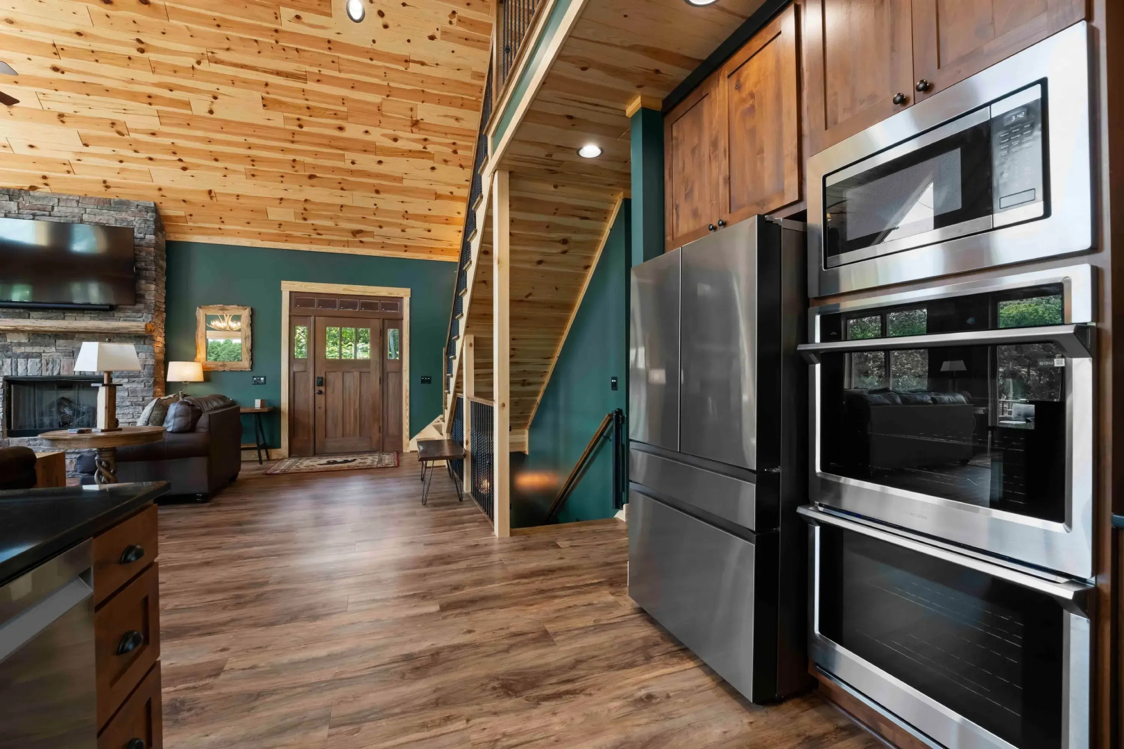 Black Bear Lodge by Avantstay Lakefront Dock Pool Theater Sleeps 20