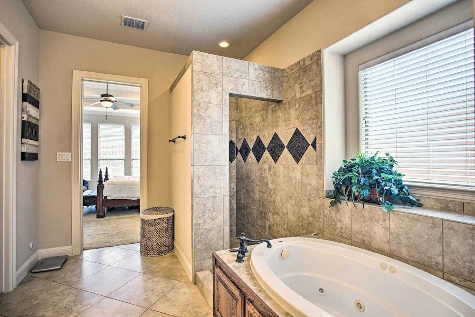 4 Mi to Grapevine Lake: Texas Home w/ Media Room