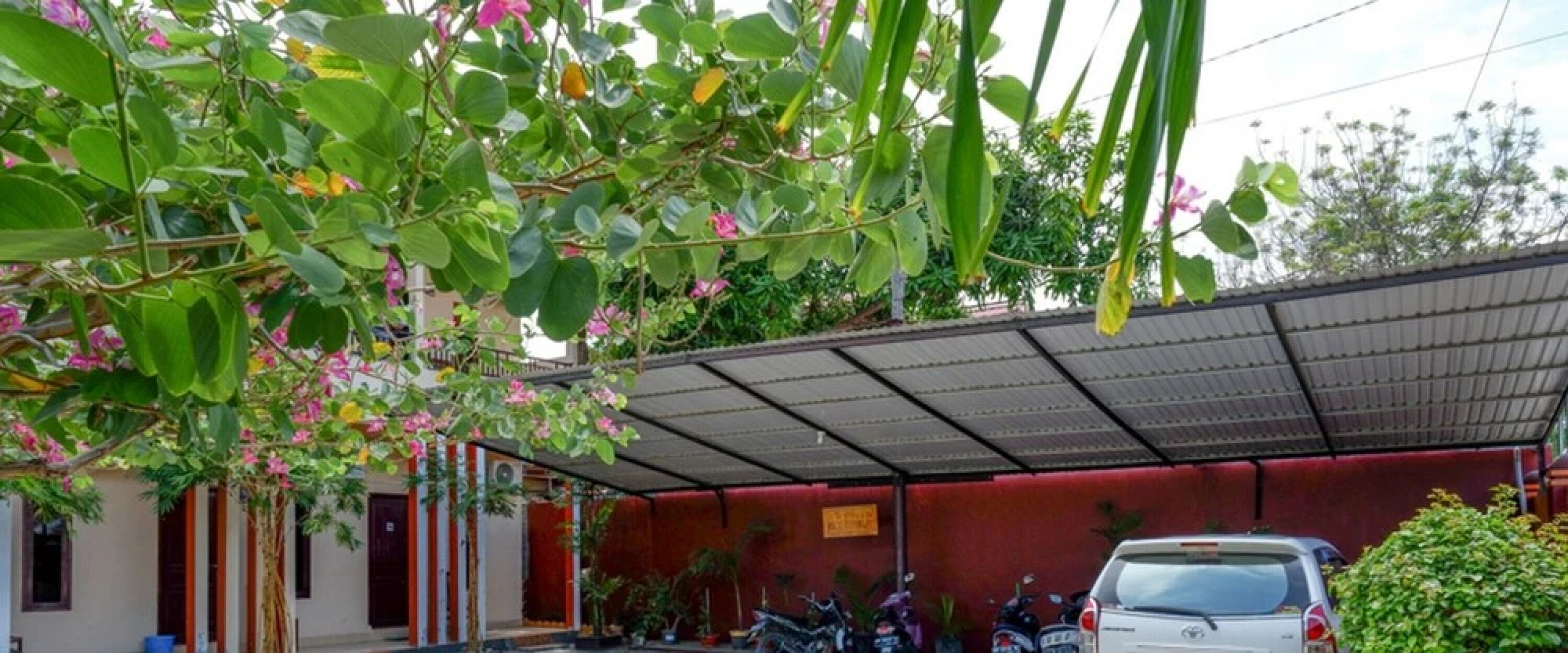 RedDoorz near Mutiara SIS Al Jufrie Airport Palu