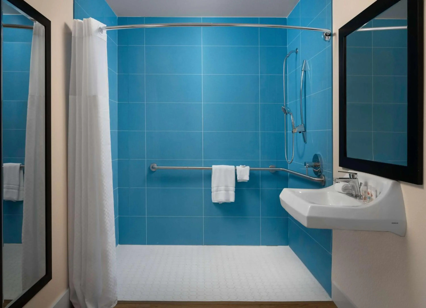 Motel 6 Santa Barbara, CA - Beach