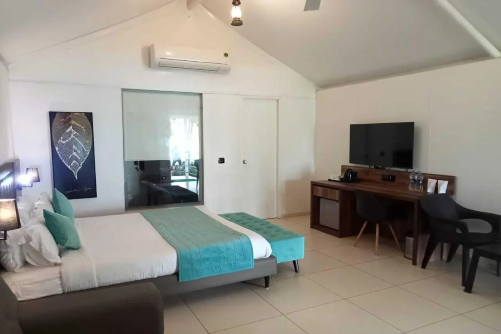 White Feather Resort Kauncha