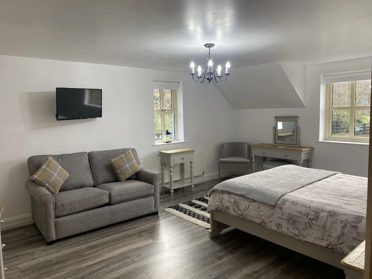 Rostrevor Valley Holiday Park- En-suite Rooms with Hot tub and Private Car Service