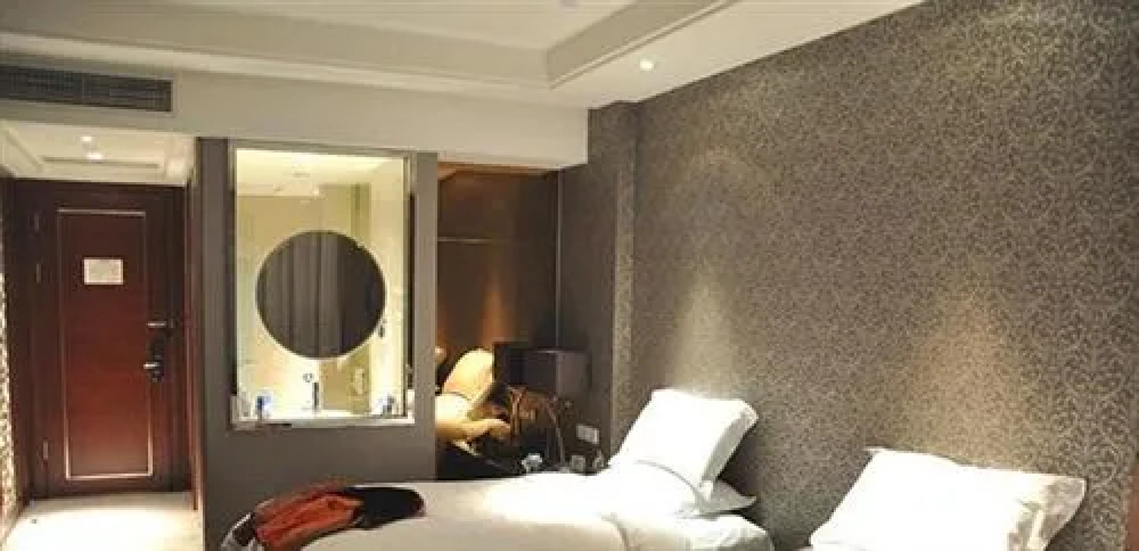 Langzhong Yuntianxi Century Hotel